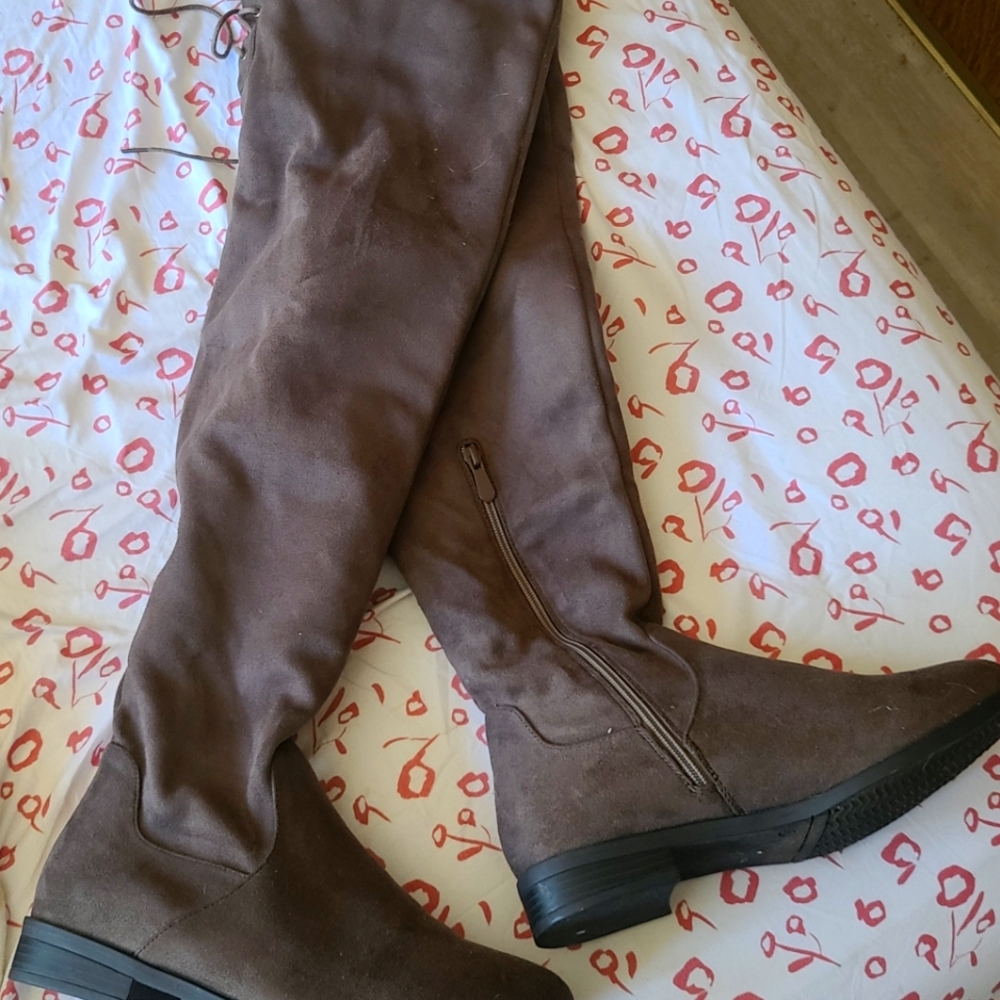 Nee high brown boots